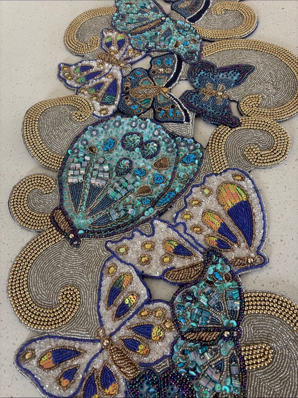 Kim Seybert 🦋table runner - Picture 7 of 12